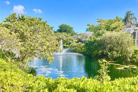 Снять в аренду таунхаус в Майами, Флорида 3 спальни, 156.08м2, № 1992471 - фото 28