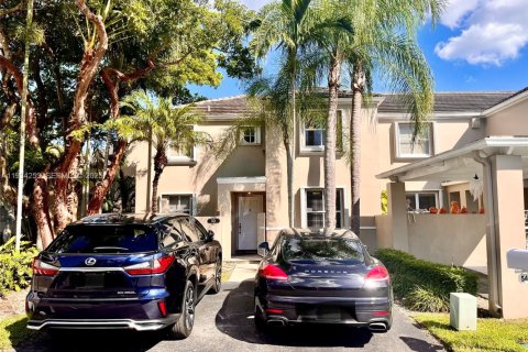 Снять в аренду таунхаус в Майами, Флорида 3 спальни, 156.08м2, № 1992471 - фото 3