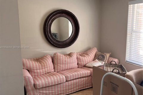 Снять в аренду таунхаус в Майами, Флорида 3 спальни, 156.08м2, № 1992471 - фото 6