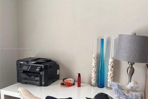 Снять в аренду таунхаус в Майами, Флорида 3 спальни, 156.08м2, № 1992471 - фото 20