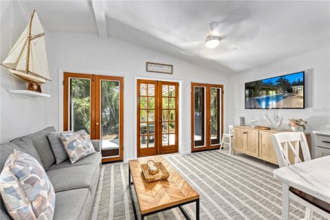 House in Sarasota, Florida 4 bedrooms, 186.36 sq.m. № 2099474 - photo 17