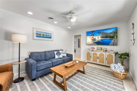 House in Sarasota, Florida 4 bedrooms, 186.36 sq.m. № 2099474 - photo 12