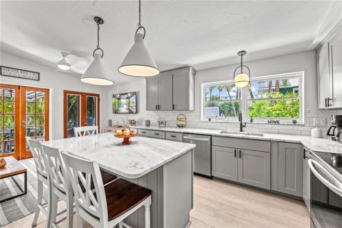 House in Sarasota, Florida 4 bedrooms, 186.36 sq.m. № 2099474 - photo 9