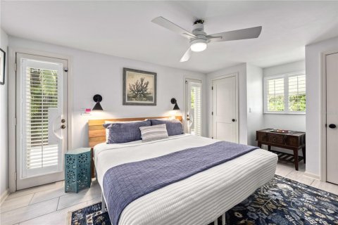 House in Sarasota, Florida 4 bedrooms, 186.36 sq.m. № 2099474 - photo 21