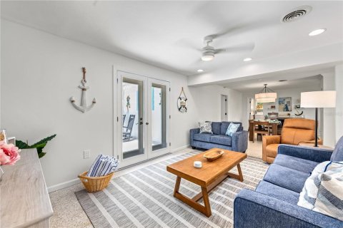 House in Sarasota, Florida 4 bedrooms, 186.36 sq.m. № 2099474 - photo 11