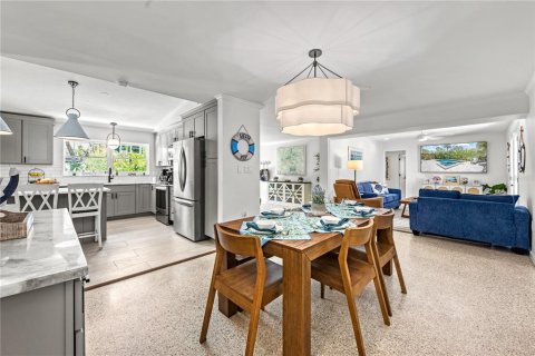 House in Sarasota, Florida 4 bedrooms, 186.36 sq.m. № 2099474 - photo 19