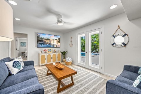 House in Sarasota, Florida 4 bedrooms, 186.36 sq.m. № 2099474 - photo 13