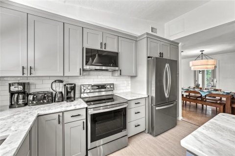 House in Sarasota, Florida 4 bedrooms, 186.36 sq.m. № 2099474 - photo 8