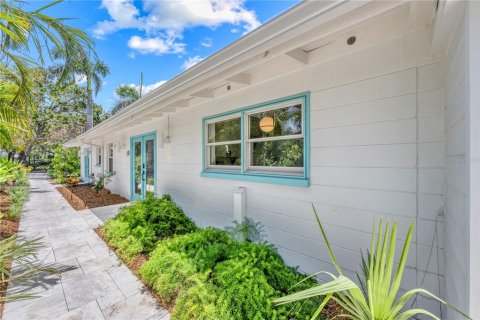 House in Sarasota, Florida 4 bedrooms, 186.36 sq.m. № 2099474 - photo 2