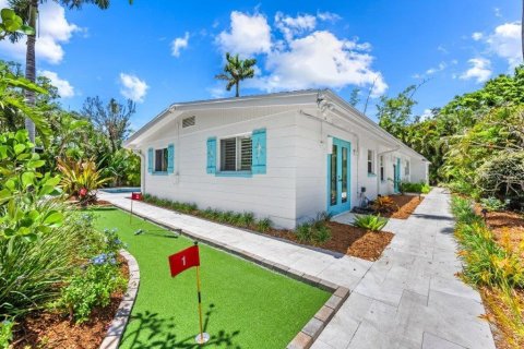 House in Sarasota, Florida 4 bedrooms, 186.36 sq.m. № 2099474