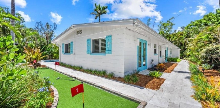 House in Sarasota, Florida 4 bedrooms, 186.36 sq.m. № 2099474
