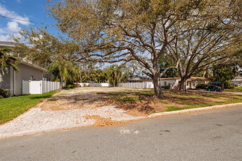 Terreno en venta en Saint Petersburg, Florida № 1569134 - foto 1