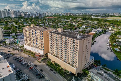Купить кондоминиум в Халландейл-Бич, Флорида 2 спальни, 107.02м2, № 1882168 - фото 26