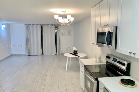 Снять в аренду кондоминиум в Норт-Майами, Флорида 53.51м2, № 1990545 - фото 8