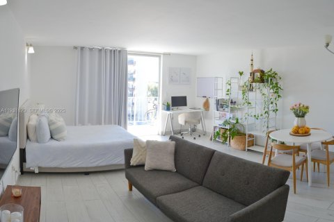 Снять в аренду кондоминиум в Норт-Майами, Флорида 53.51м2, № 1990545 - фото 3