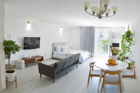 Снять в аренду кондоминиум в Норт-Майами, Флорида 53.51м2, № 1990545 - фото 2