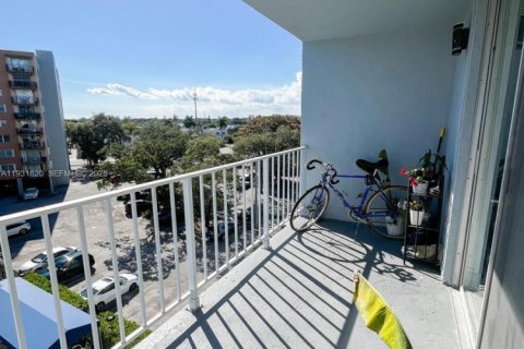 Снять в аренду кондоминиум в Норт-Майами, Флорида 53.51м2, № 1990545 - фото 10