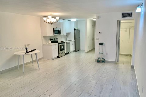 Снять в аренду кондоминиум в Норт-Майами, Флорида 53.51м2, № 1990545 - фото 6