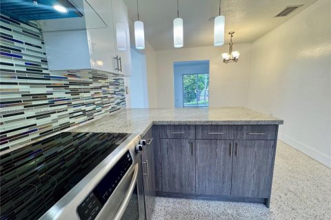 Appartement à louer à Miami, Floride: 3 chambres, 260.87 m2 № 1890183 - photo 13