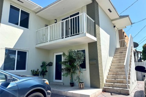 Appartement à louer à Miami, Floride: 3 chambres, 260.87 m2 № 1890183 - photo 1