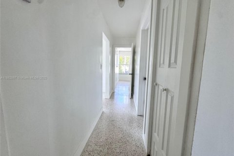 Appartement à louer à Miami, Floride: 3 chambres, 260.87 m2 № 1890183 - photo 25