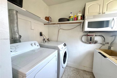 Appartement à louer à Miami, Floride: 3 chambres, 260.87 m2 № 1890183 - photo 26