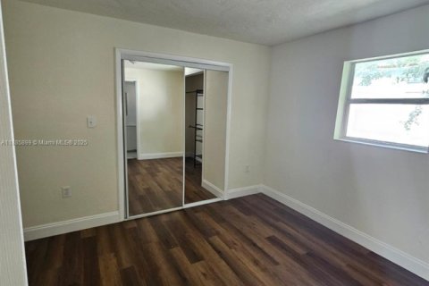House in Miami, Florida 2 bedrooms, 125.6 sq.m. № 1932317 - photo 2