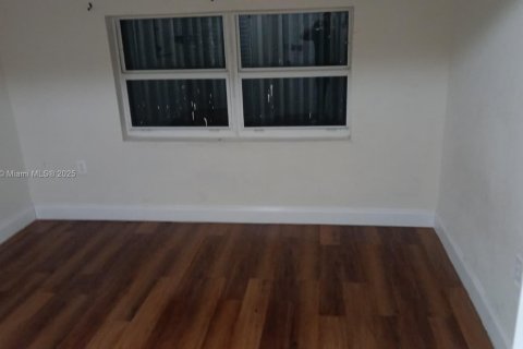 House in Miami, Florida 2 bedrooms, 125.6 sq.m. № 1932317 - photo 9
