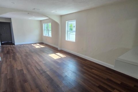 House in Miami, Florida 2 bedrooms, 125.6 sq.m. № 1932317 - photo 4