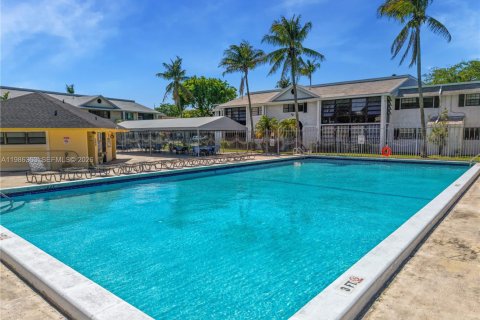 Copropriété à vendre à Miami, Floride: 2 chambres, 80.82 m2 № 2089969 - photo 16