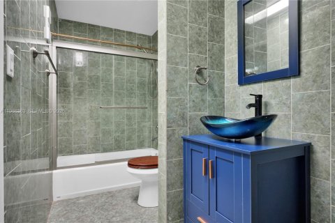 Copropriété à vendre à Miami, Floride: 2 chambres, 80.82 m2 № 2089969 - photo 11