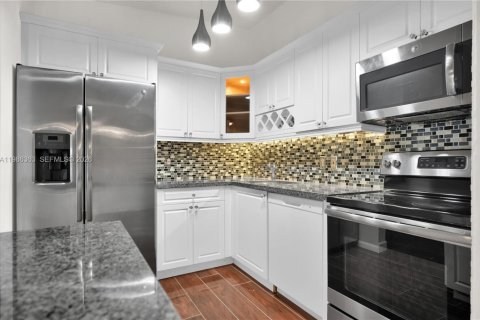 Copropriété à vendre à Miami, Floride: 2 chambres, 80.82 m2 № 2089969 - photo 3