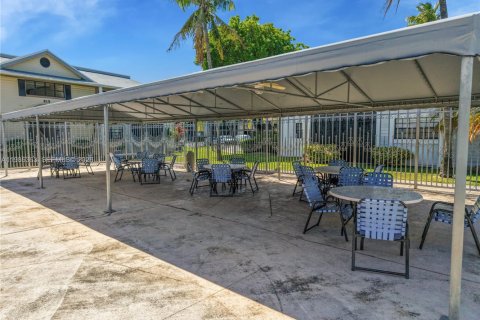 Copropriété à vendre à Miami, Floride: 2 chambres, 80.82 m2 № 2089969 - photo 17