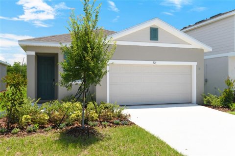 House in Dundee, Florida 3 bedrooms, 158.58 sq.m. № 1904818 - photo 1