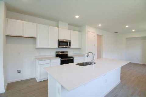 House in Dundee, Florida 3 bedrooms, 158.58 sq.m. № 1904818 - photo 8