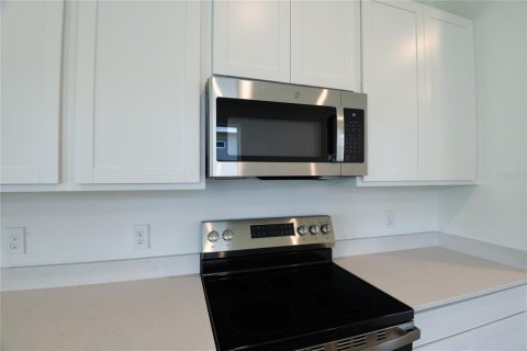 House in Dundee, Florida 3 bedrooms, 158.58 sq.m. № 1904818 - photo 6