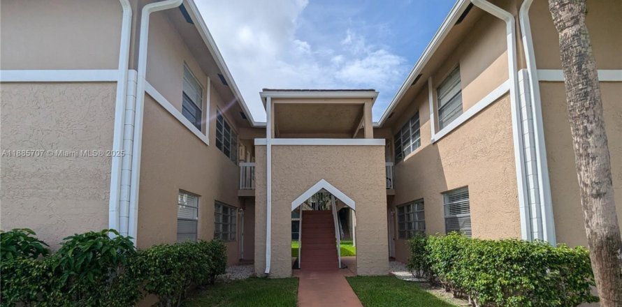Condominio en Coral Springs, Florida, 2 dormitorios № 1932492