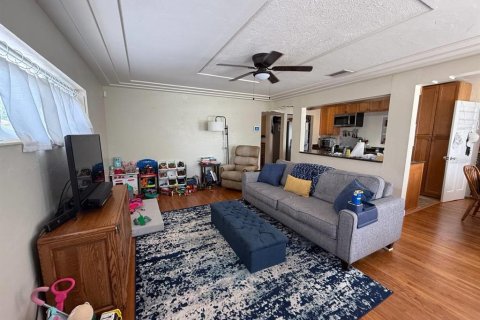Casa en alquiler en Saint Petersburg, Florida, 3 dormitorios, 113.34 m2 № 1776575 - foto 5
