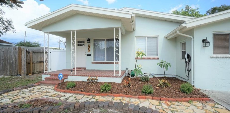 Casa en Saint Petersburg, Florida 3 dormitorios, 113.34 m2 № 1776575
