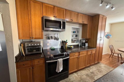 Casa en alquiler en Saint Petersburg, Florida, 3 dormitorios, 113.34 m2 № 1776575 - foto 9