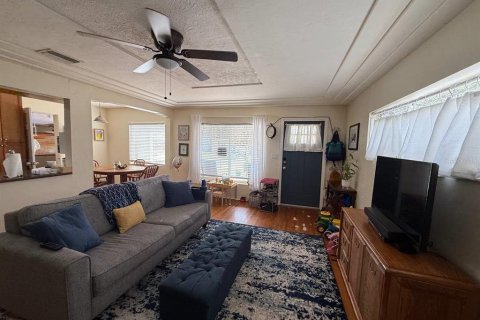 Casa en alquiler en Saint Petersburg, Florida, 3 dormitorios, 113.34 m2 № 1776575 - foto 7