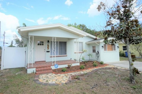Casa en alquiler en Saint Petersburg, Florida, 3 dormitorios, 113.34 m2 № 1776575 - foto 2