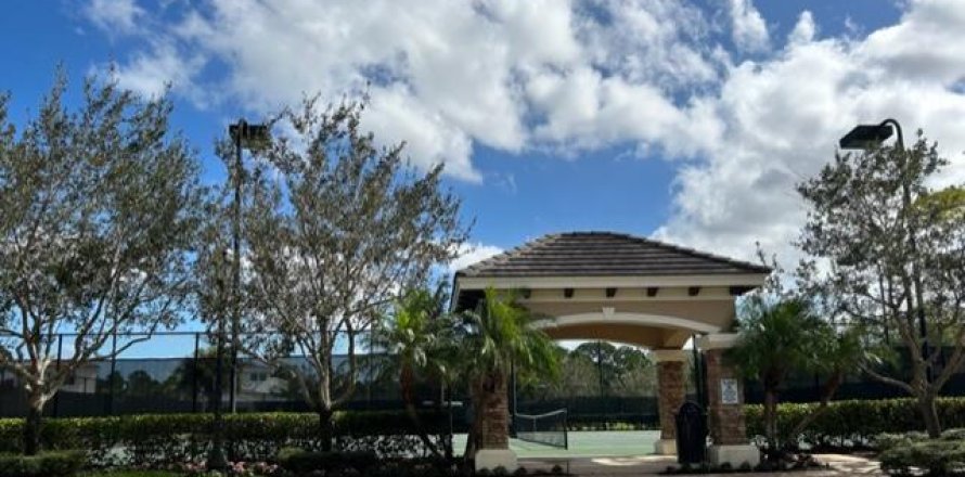 House in Palm City, Florida 3 bedrooms, 339.84 sq.m. № 788957
