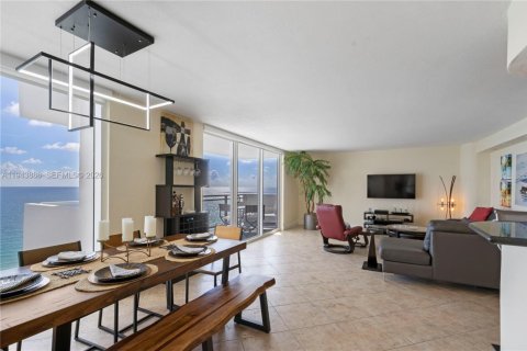 Condo in Hallandale Beach, Florida, 2 bedrooms  № 2000818 - photo 6