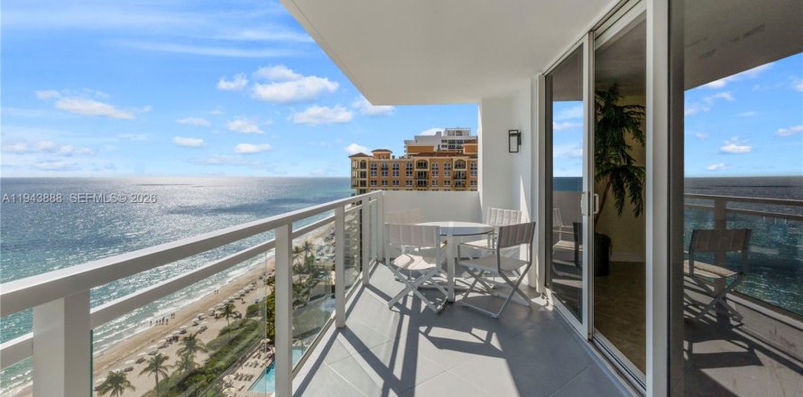 Condo in Hallandale Beach, Florida, 2 bedrooms  № 2000818