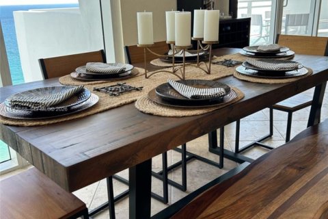 Condo in Hallandale Beach, Florida, 2 bedrooms  № 2000818 - photo 11