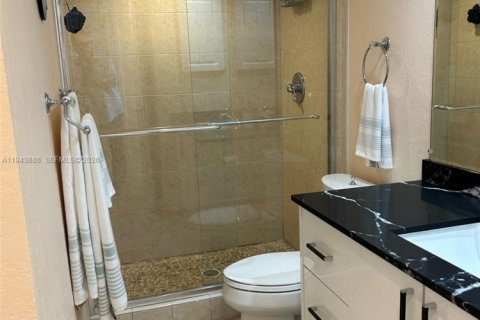 Condo in Hallandale Beach, Florida, 2 bedrooms  № 2000818 - photo 26