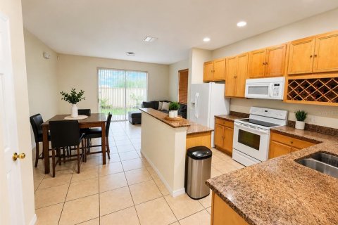 Adosado en venta en Kissimmee, Florida, 3 dormitorios, 148.18 m2 № 2236490 - foto 4