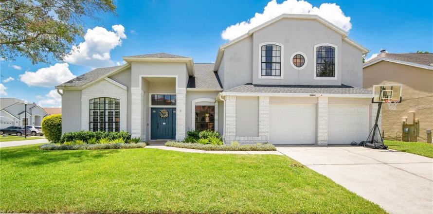 House in Orlando, Florida 5 bedrooms, 321.63 sq.m. № 1792831