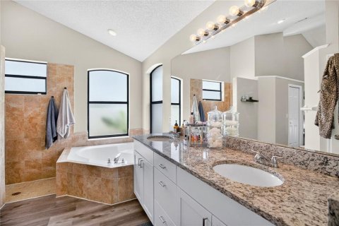 House in Orlando, Florida 5 bedrooms, 321.63 sq.m. № 1792831 - photo 18